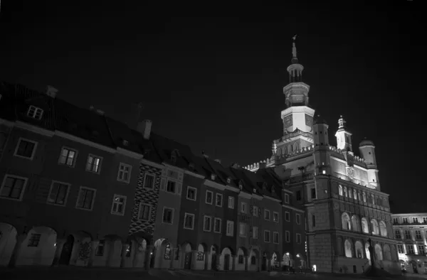 Kamienice na Starym rynku w nocy — Zdjęcie stockowe