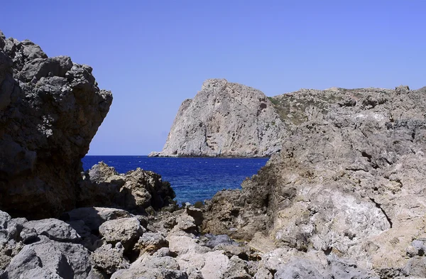 Costa rocciosa del mare — Foto Stock