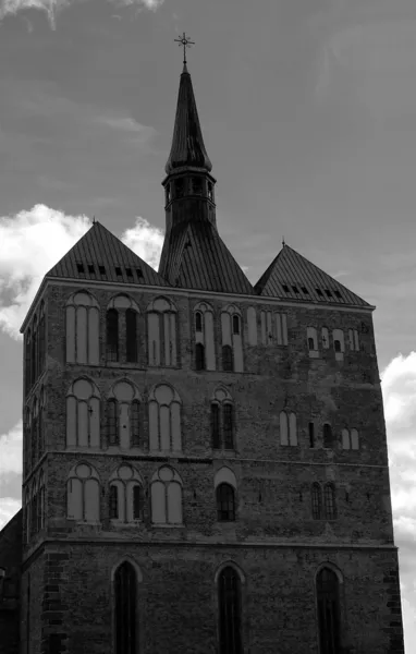 Façade de la cathédrale gothique — Photo