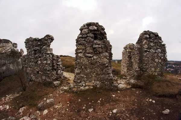 Rocks and ruined medieval castle — Stock Photo, Image