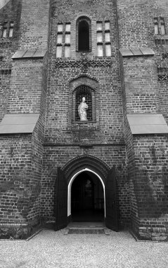 Gotik kilise kapısı
