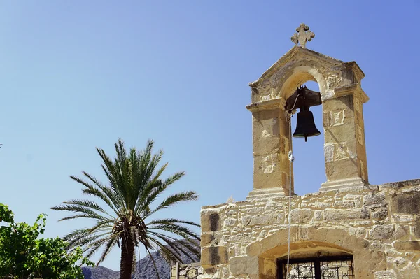 Der Glockenturm der orthodoxen Kirche — Stockfoto