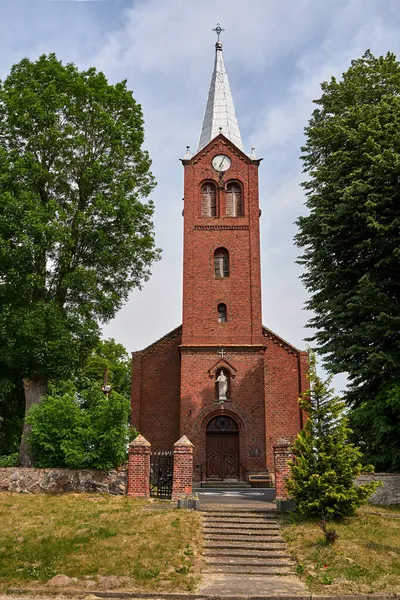 Storica Torre Della Chiesa Gotica Mattoni Rossi Nel Villaggio Sokola — Foto Stock