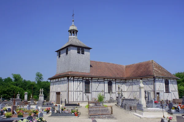 The cemetery and the medieval church — Stock Photo, Image