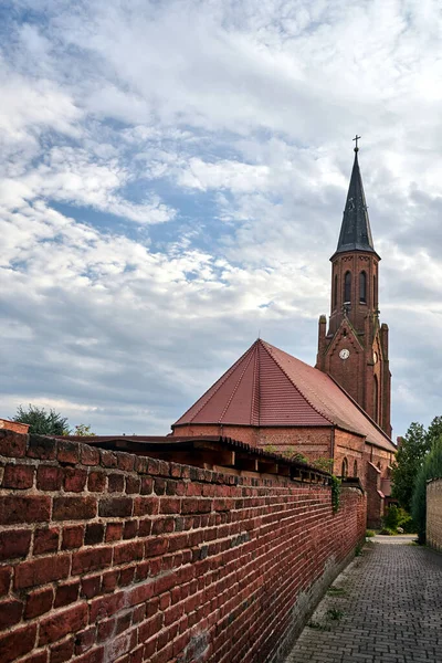 Červená Cihlová Zeď Historický Farní Kostel Lubniewicích Polsku — Stock fotografie