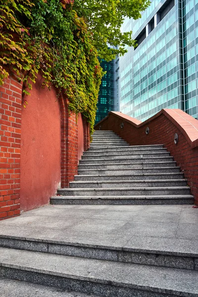 Escaleras Piedra Fragmento Fachada Moderno Edificio Oficinas Poznan —  Fotos de Stock