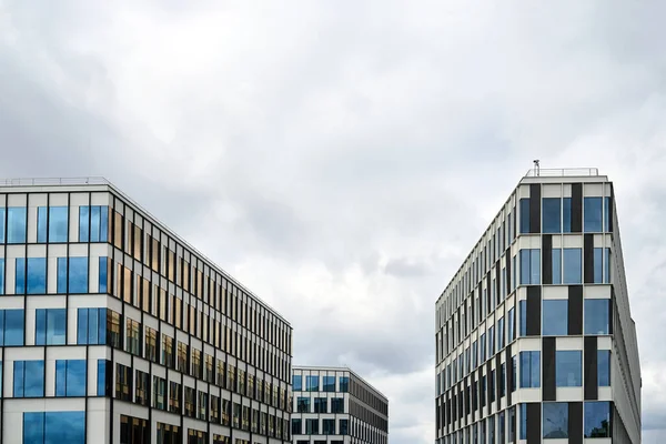 Gevels Van Moderne Kantoorgebouwen Met Meerdere Verdiepingen Poznan — Stockfoto