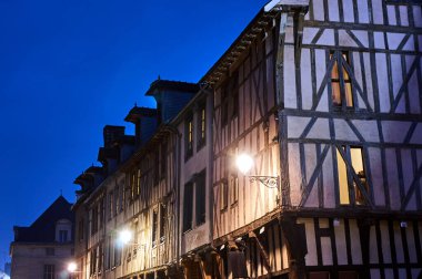 Fransa 'nın Troyes kentindeki kiralık konutların cepheleri