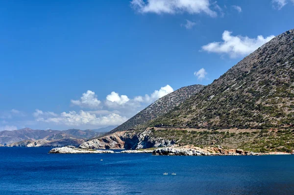 Kayak Una Bahía Frente Costa Montañosa Isla Creta Grecia — Foto de Stock