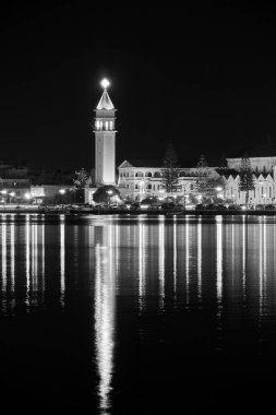 Yunanistan 'ın başkenti Zakynthos adasındaki liman ve ortodoks katedrali.