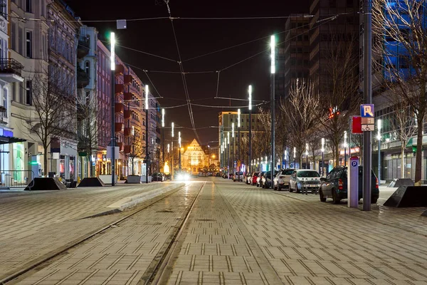 Calle Con Vías Tranvía Durante Noche Ciudad Poznan Polonia —  Fotos de Stock