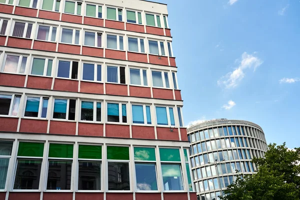 Polonya Nın Poznan Şehrinin Merkezindeki Tarihi Çağdaş Binalar — Stok fotoğraf