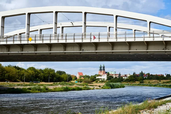 Estructura Acero Del Puente Sobre Río Warta Con Vistas Catedral —  Fotos de Stock