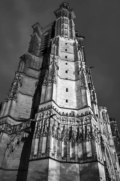 Der Glockenturm Der Gotischen Kathedrale Peter Und Paul Bei Nacht — Stockfoto