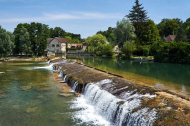 Champagne, Fransa 'daki Seine Nehri' nde kayalık bir eşik  
