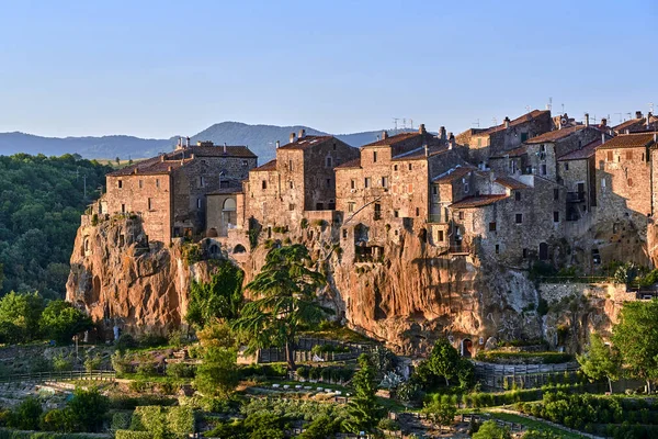 Medieval Stone Buildings Rocky Cliff Town Pitigliano Tuscany Italy — Stock fotografie