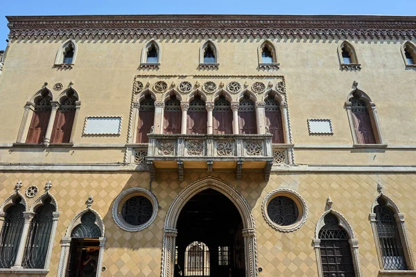 Facade Historic Townhouse Balcony Shutters City Padua Italy — Fotografia de Stock