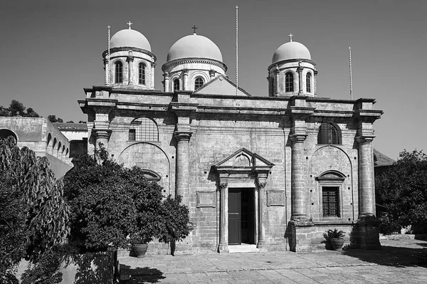 Cúpulas Fachada Mosteiro Histórico Agia Triada Ilha Creta Grécia Monocromático — Fotografia de Stock