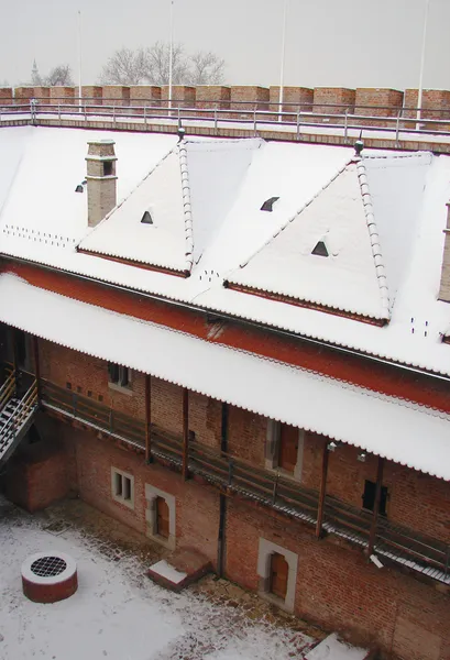 Vinterlandskap med gamla ungerska slottets patio — Stockfoto