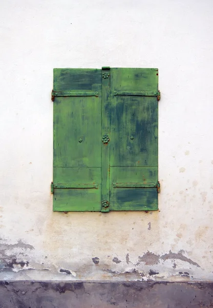 Dettaglio di bella finestra rustica — Foto Stock
