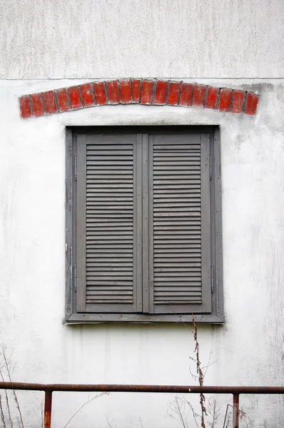 Detail der schönen rustikalen Fenster — Stockfoto