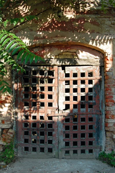 Detalhe da bela porta rústica — Fotografia de Stock