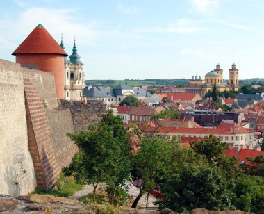 arasında kentsel sahne alanı inşa edilmiş.