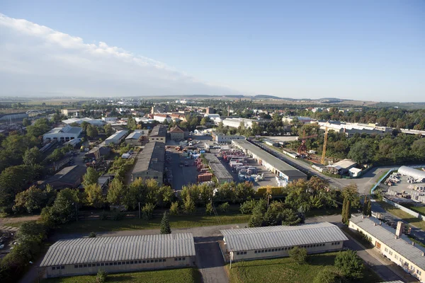 Hochdetaillierte Luftaufnahme der Stadt mit Kreuzungen, Straßen, Fabriken — Stockfoto