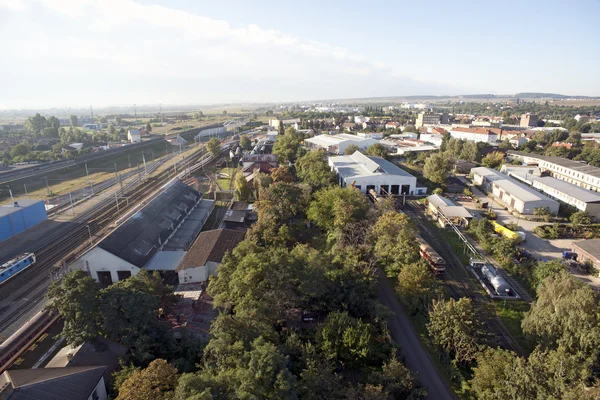 Vista aerea della città altamente dettagliata con ferrovie, strade, fattorie — Foto Stock