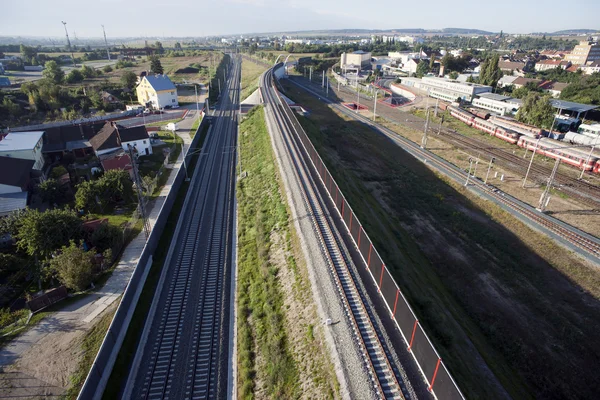 Vue aérienne très détaillée de la ville avec chemins de fer, routes, factorie — Photo