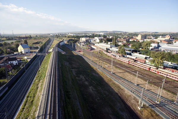 Vista aérea muy detallada de la ciudad con ferrocarriles, carreteras, fábrica —  Fotos de Stock