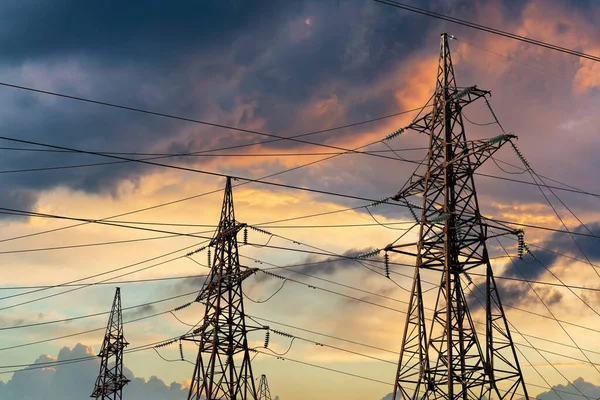 Linee Elettriche Contro Cielo Drammatico Trasporto Energia Mancanza Concetto Energia — Foto Stock