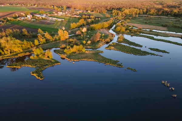 Bela Aldeia Ucraniana Perto Lago Noite Primavera Vista Aérea — Fotografia de Stock