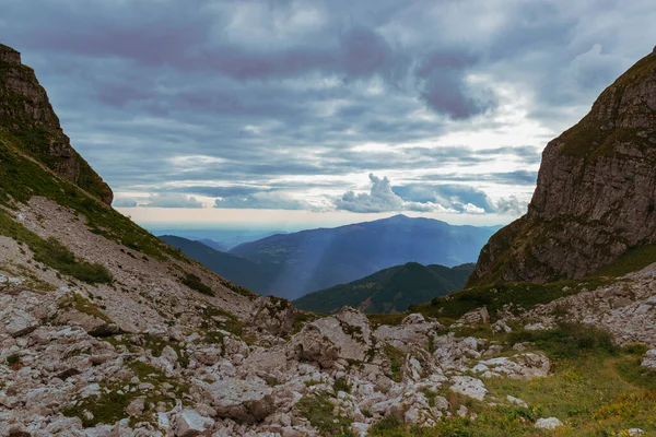 Julian Alps dağlık arazisi Krn, Soca vadisi, Slovenya yakınlarında. Avrupa 'da popüler turizm beldesi