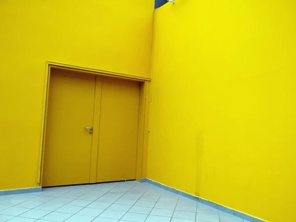 Gelbe Tür — Foto de Stock