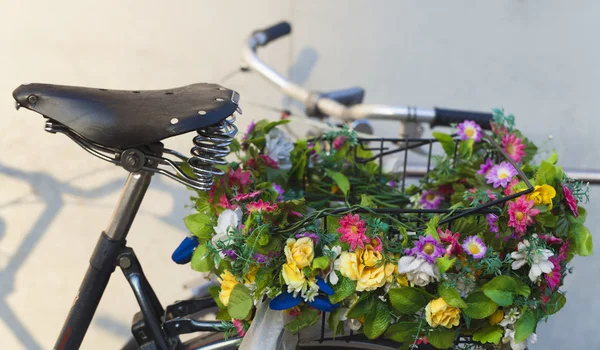 Blumenfahrrad — Stockfoto