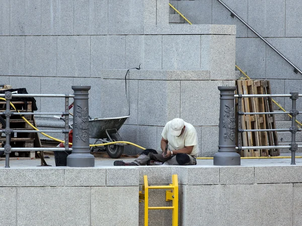 Trabalhador da construção civil no trabalho — Fotografia de Stock