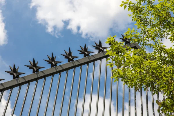 Metal fence against the blue sky — Stock Photo, Image