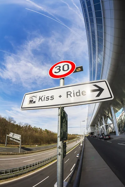 Kiss and Ride — Stock Photo, Image