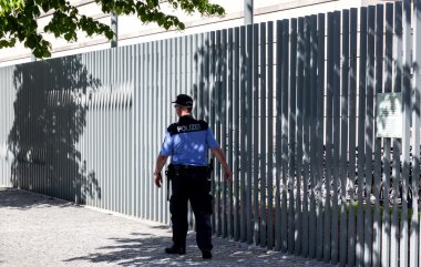 Polis