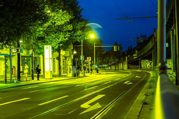 Przystanek autobusowy w nocy — Zdjęcie stockowe