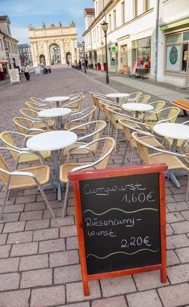 Café im barri gotic, dem alten teil von barcelona — Redaktionelles