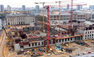 berlin Merkezi kale inşaat sahasında bak