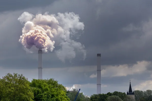 Industrieschornstein — Stockfoto