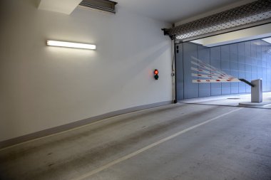 Otoparkın girişi.