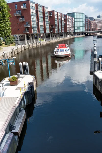 Water channel in hamburg — Stock Photo, Image