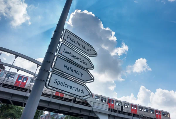 Signpost in Hamburg — Stock Photo, Image