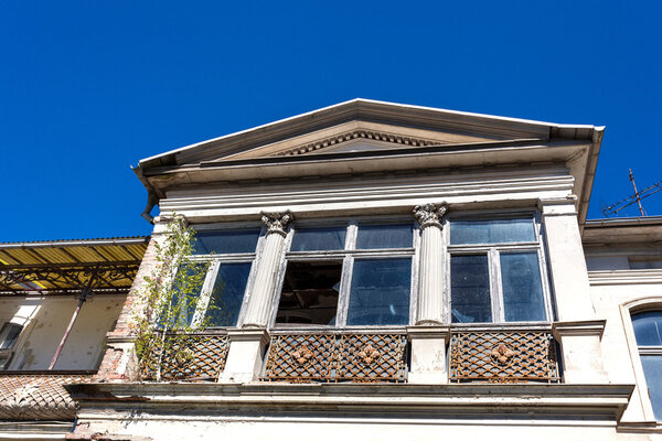 Разрушенные руины
