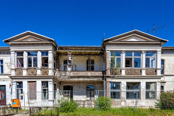 Разрушенные руины
