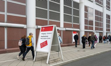 Frankfurt, Hesse, Almanya 'daki Corona aşı istasyonu ve test merkezi